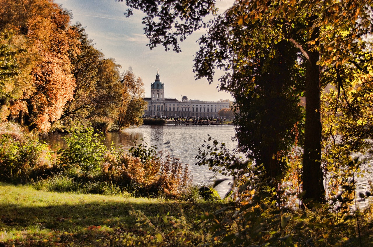 Charlottenburg - Blick auf Schloss vom Schlosspark