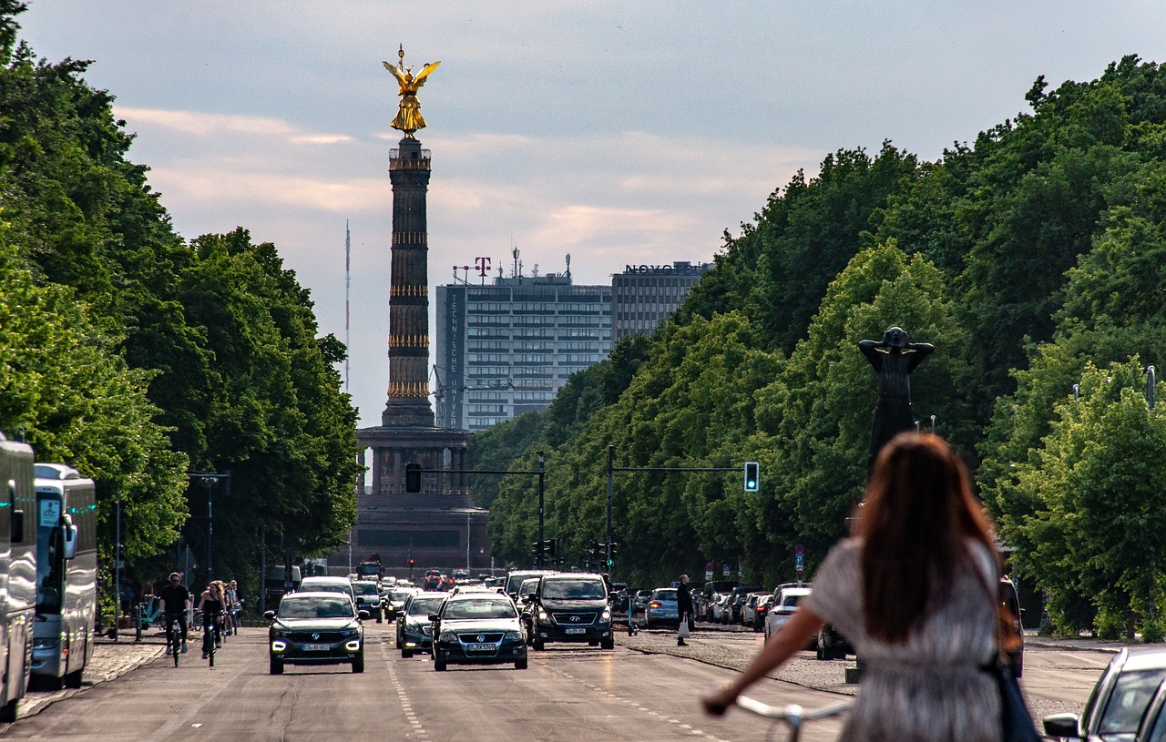 Berlin Tieregarten - Berliner Straße Blick auf Siegessäule